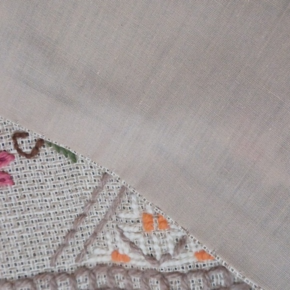 Vintage Floral Patterned Table Runner - Picture 10 of 10